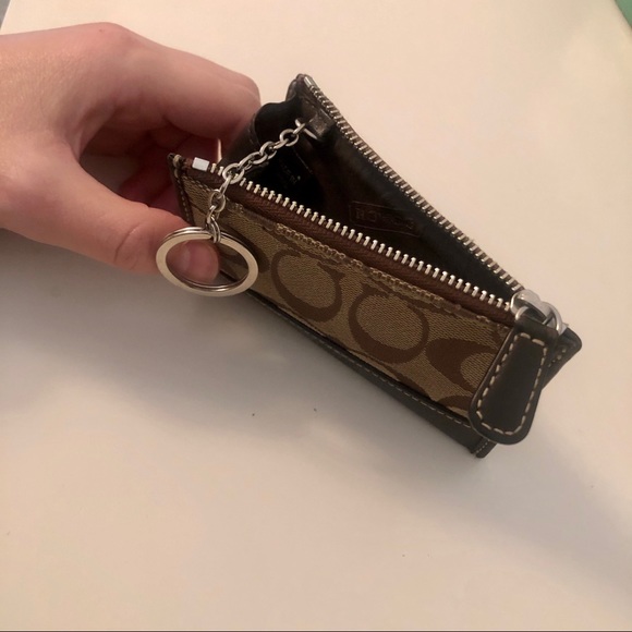 Coach Logo Card Holder Wallet with Keychain - Picture 4 of 6